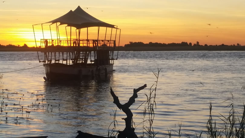 Barco Elétrico no Rio Chobe